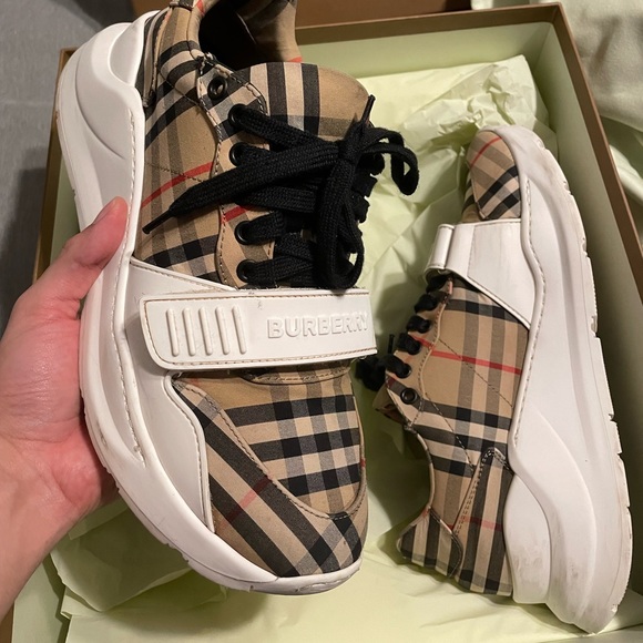 Burberry sneaker Regis size 41 (8US) - Picture 4 of 8